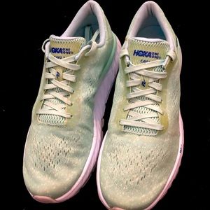 Women’s Green Hoka One One Profly Cavu 3